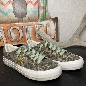 Womens sneakers